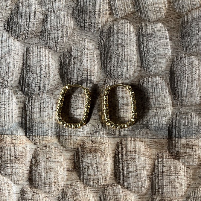 Créoles ovales martelées dorées.jpeg