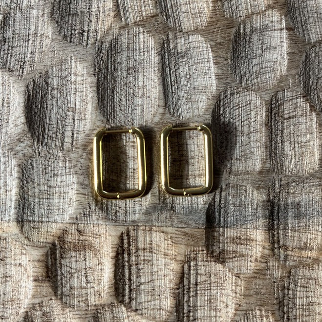 Créoles rectangles dorées.jpeg